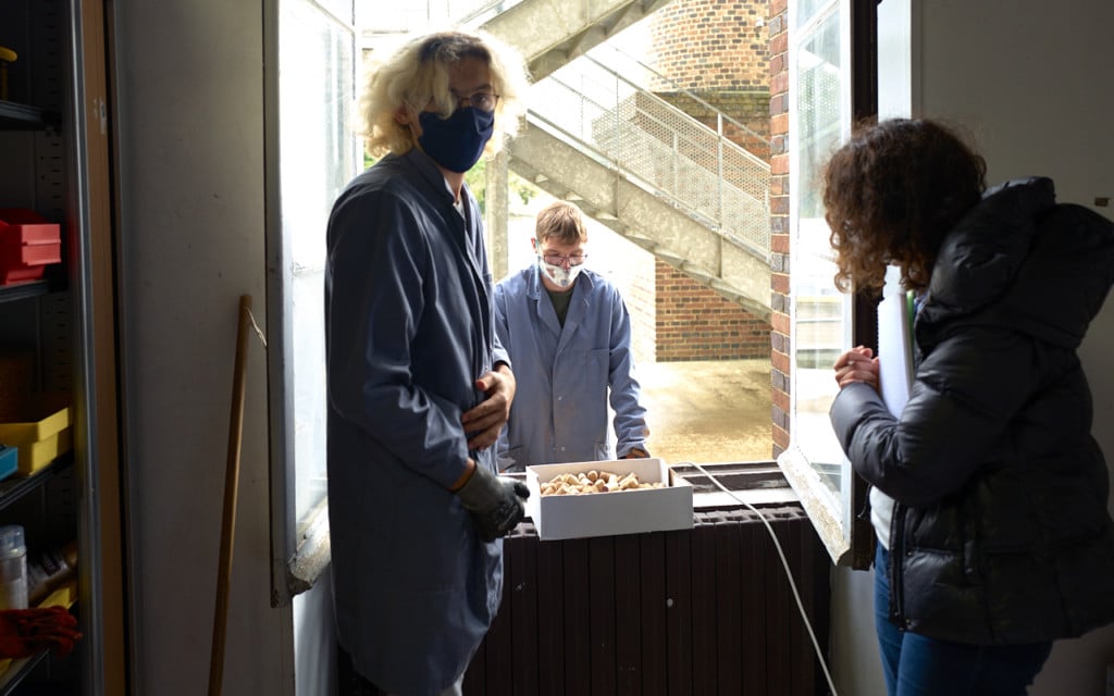 Jeunes de l'IME du Perche dans un atelier professionnalisant