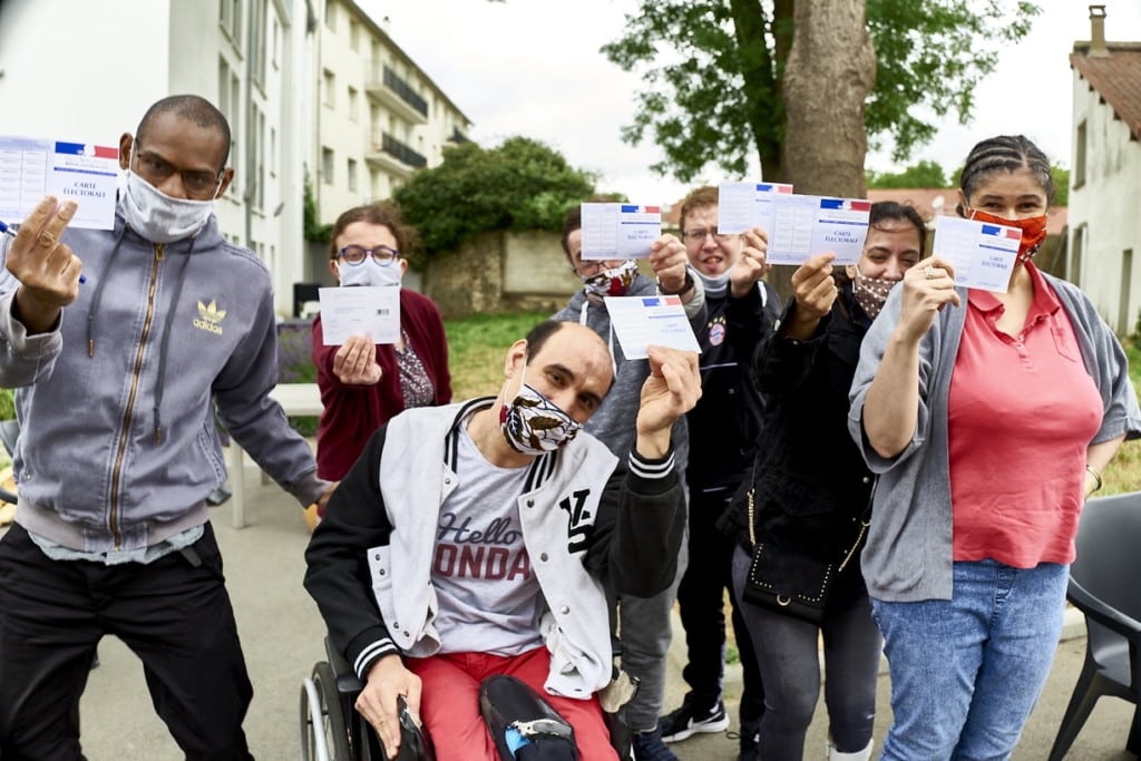 Personnes accompagnées avec carte électorale