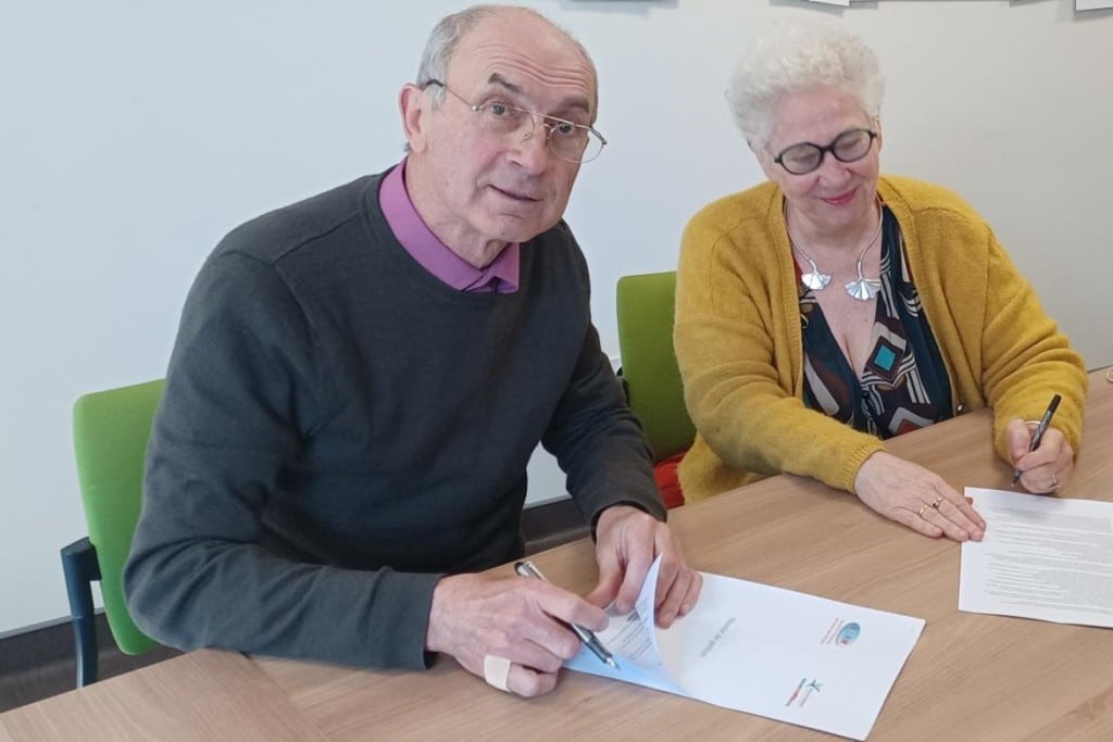 Signature mandat de gestion Vivre et devenir et AEHM