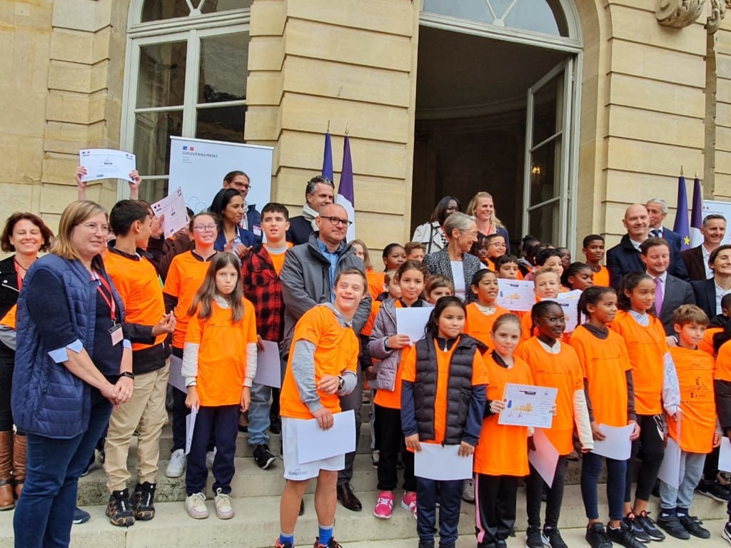 Les jeunes de l'IME Bell'EStello à Matignon lors de l'anniversaire du plan vélo