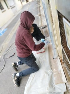 Jeunes peintres en action