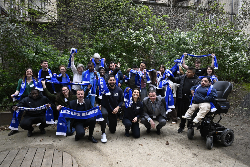 La délégation olympique et paralympique avec les jeunes de l'IME Saint-Michel